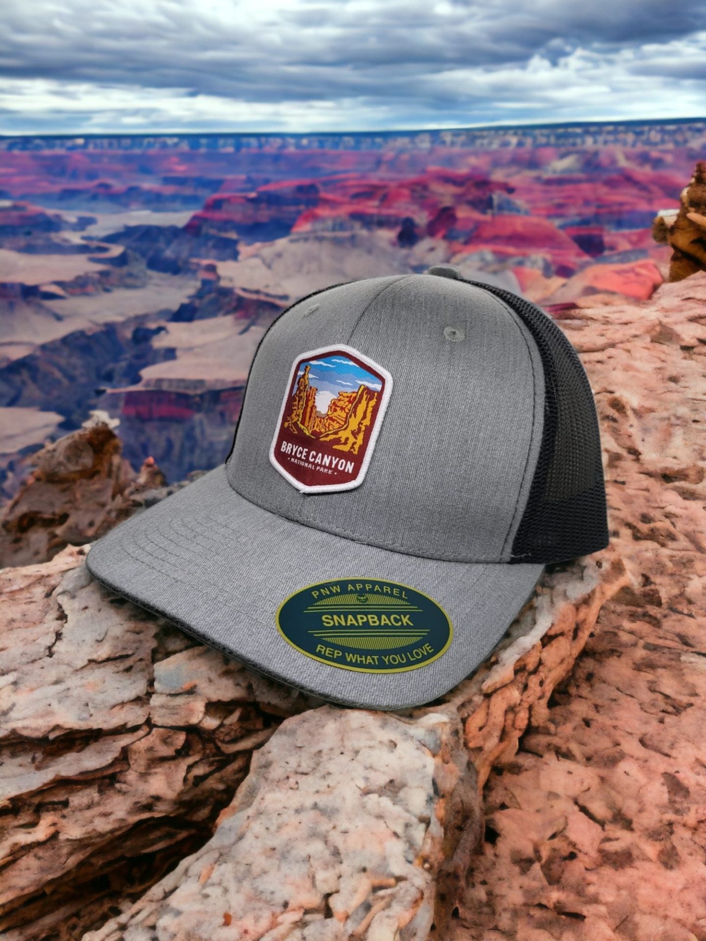 Bryce Canyon National Park Trucker Hat - Stylish Utah Snapback Cap for Nature Lovers & Outdoor Enthusiasts - Heather Grey on Black image